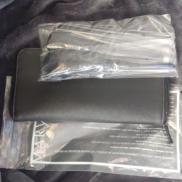 Mary Kay - Picture 1 of 2